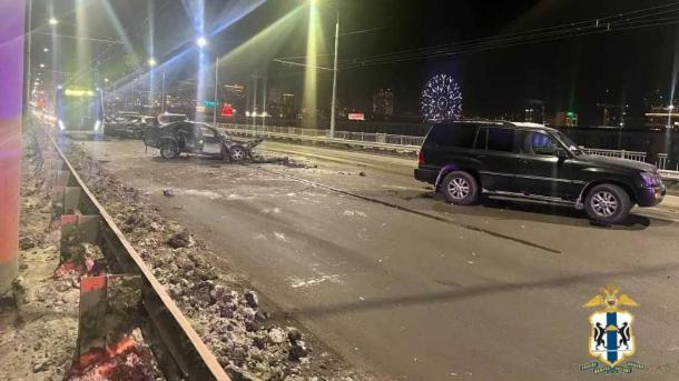 Два человека пострадали в массовом ДТП на Октябрьском мосту в Новосибирске