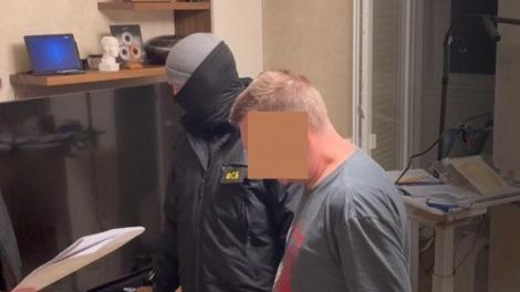 Сотрудник завода получил взятку 950 тысяч рублей за ускорение расчётов в Новосибирске