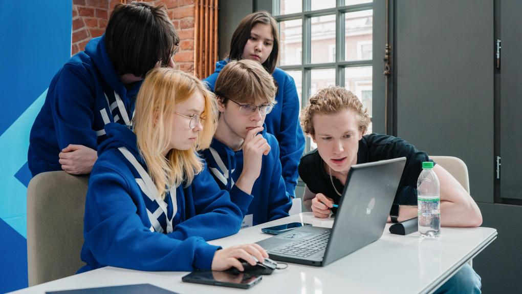 Омские школьники могут подать заявку на турнир от Газпром нефти до 12 февраля