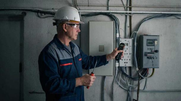 Спрос на электриков в Новосибирской области вырос на 44%