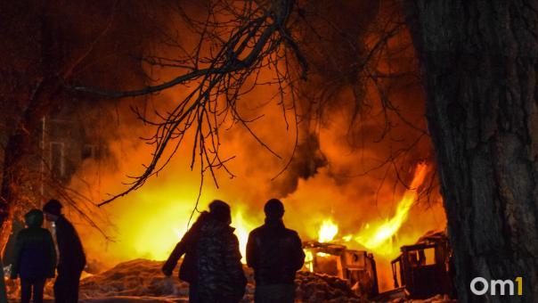 Три человека в огненной ловушке: пожар в доме Кузбасса
