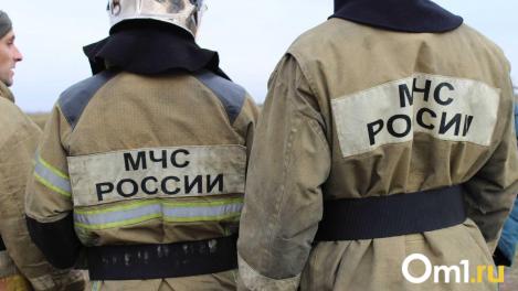 Ночной пожар в Новосибирске: расселённый барак почти полностью сгорел