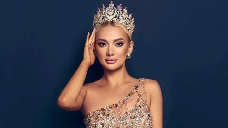 Омичка «Мисс Европа» рассказала, как отреагировало жюри на её наряд в девять килограммов