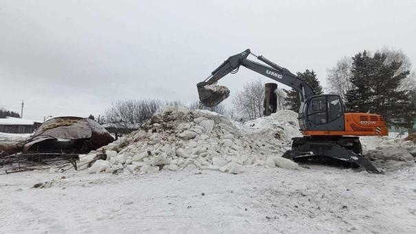 В омском селе Седельниково рухнула водонапорная башня: несколько улиц остались без воды