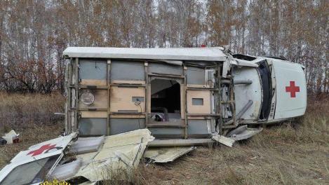 В Новосибирской области скорую с беременной занесло в кювет: водителя ждёт суд