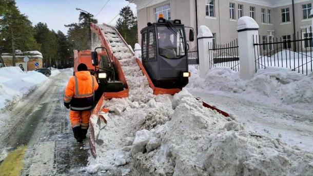 Дорожные службы Новосибирска переведены на усиленный режим из-за непогоды.