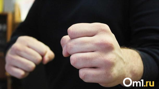 «Неоднократно обращался в полицию»: в Новосибирске кинолог ИК-18 расстрелял соседей