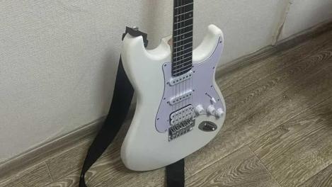 Омичка украла электрогитару у соседа-подростка, чтобы купить выпивку