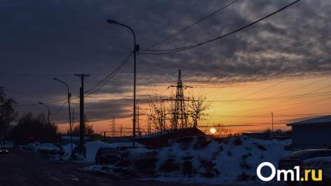 Снегопады взвинтили спрос на эвакуаторы в Новосибирской области — водители не хотят ждать