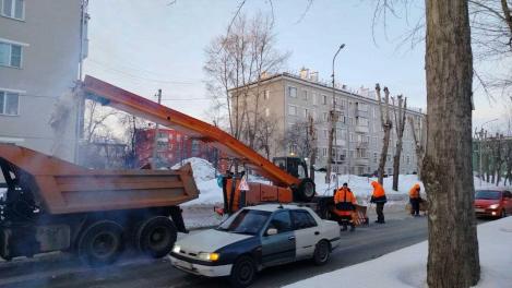 Новосибирск за сутки: 25 тысяч кубов снега и 1600 самосвалов