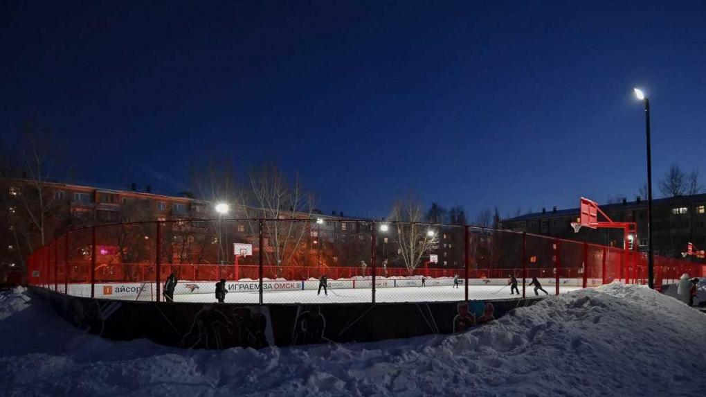 В Омске на двух хоккейных коробках появилось искусственное освещение