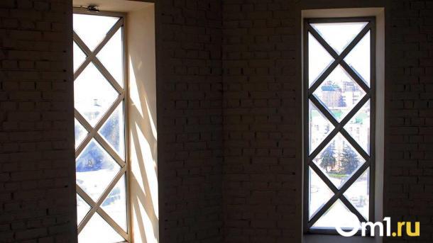 В омском микрорайоне Старгород продают трёхэтажный таунхаус с головой лошади