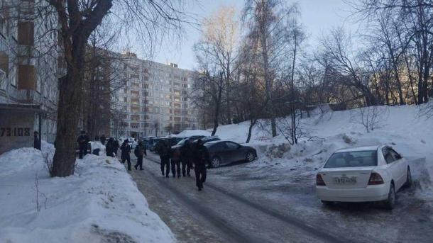 Мужчина в Новосибирске в нетрезвом виде забаррикадировался с женой после ссоры