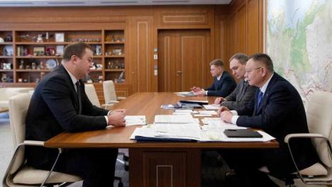 Губернатор Хоценко и глава Минстроя РФ Файзуллин обсудили развитие отрасли в Омской области