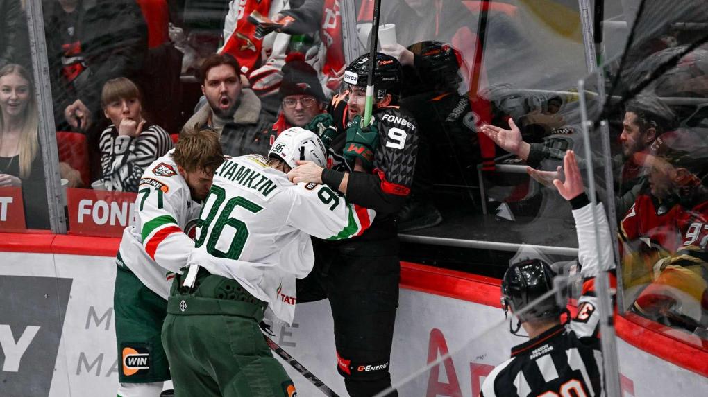 В Ак Барсе высказались из-за стычки на льду в Омске после атаки вратаря