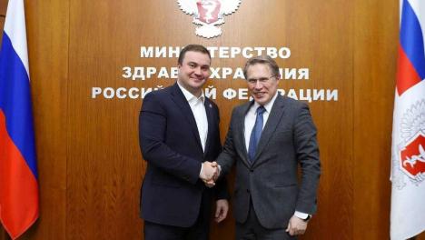 Виталий Хоценко и Михаил Мурашко обсудили развитие медицины в Омской области