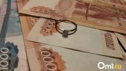 Рабочие украли у омички ювелирные украшения на 100 тысяч рублей