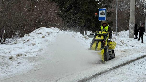 Новосибирские инженеры выпустили на улицы города мини-ледокол