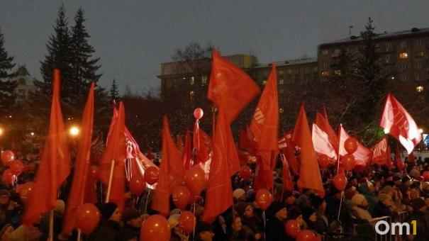 Новосибирские коммунисты отметят 108-ю годовщину Красной армии у бюста Покрышкина