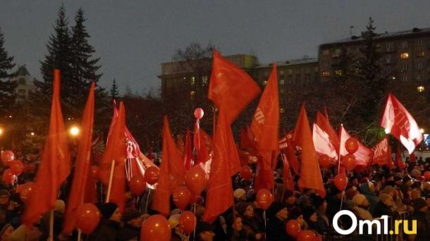 Новосибирские коммунисты отметят 108-ю годовщину Красной армии у бюста Покрышкина