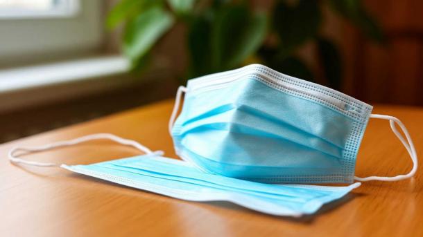 Скользкая неделя: в Новосибирске на тротуарах пострадали 327 человек