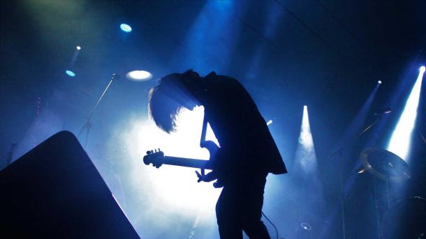 Петарда отняла глаз в 16 лет: как новосибирец стал рок-музыкантом и отцом