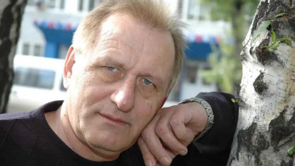В Омске скончался известный журналист Александр Невардовский