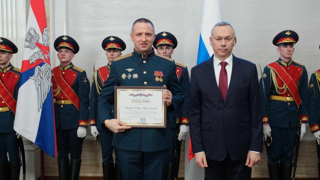 Губернатор Андрей Травников поздравил жителей Новосибирской области с Днём защитника Отечества