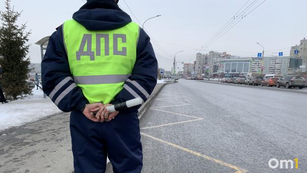 В Омске женщина на иномарке спровоцировала аварию с четырьмя машинами