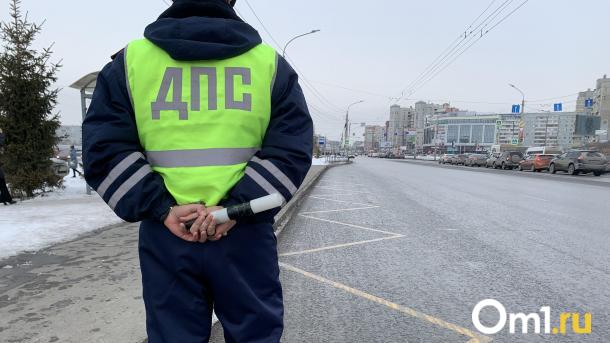 В Омске женщина на иномарке спровоцировала аварию с четырьмя машинами