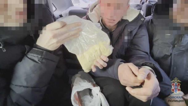 Омича задержали с почти полкило мефедрона во время поездки