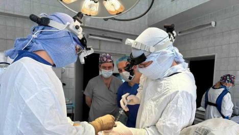 В Омске врачи освоили новые операции на позвоночнике