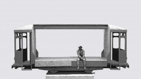 Омский скульптор создал необычный памятник режиссёру культового фильма «Брат»