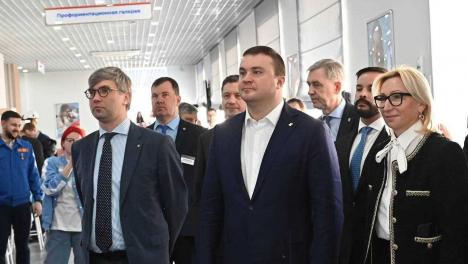Виталий Хоценко открыл первый в России кадровый центр для молодёжи