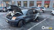 В центре Новосибирска загорелся Ford Fusion