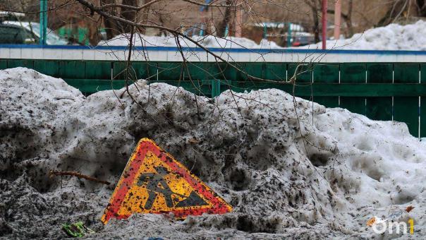 В Омской области тщательно убирают дороги от снега