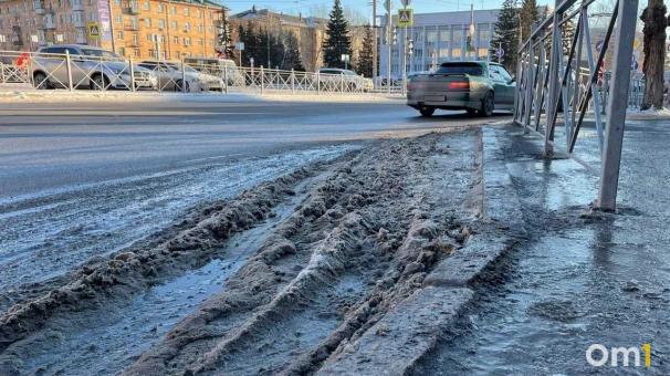 Омичам рассказали, как получить компенсацию за травмы от гололёда