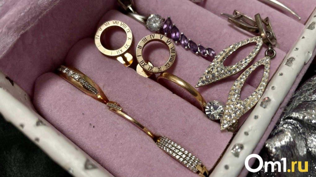 Омичам подсказали, какие украшения лучше оставить дома в сильный мороз