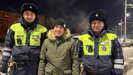 Омич поблагодарил инспекторов ДПС, которые помогли доставить родственника в больницу