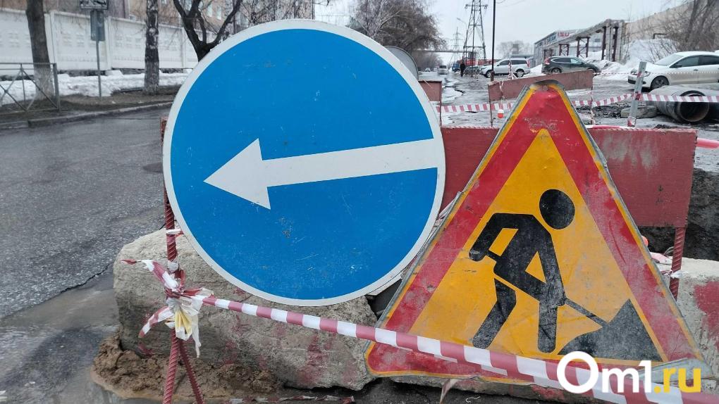 Виталий Хоценко поручил выходить на ямочный ремонт в Омске при первой возможности