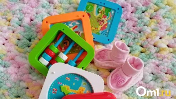 В Омске за последний зимний месяц родилось больше тысячи малышей