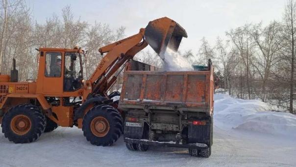 В Омске за выходные вывезли 7000 кубометров снега
