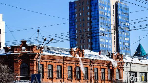 Мэрия напомнила новосибирцам об ответственности за сосульки: в город приходит потепление