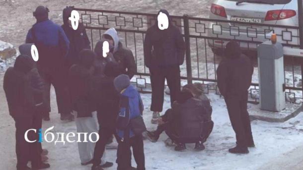 Десять подростков избили мальчика в центре Кемерова: прохожие не вмешались