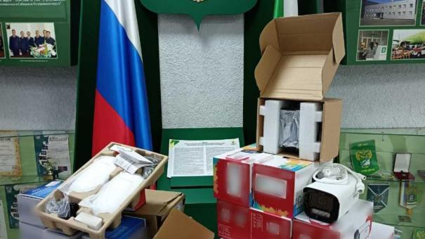 Новосибирские таможенники передали конфискованное оборудование на нужды военных