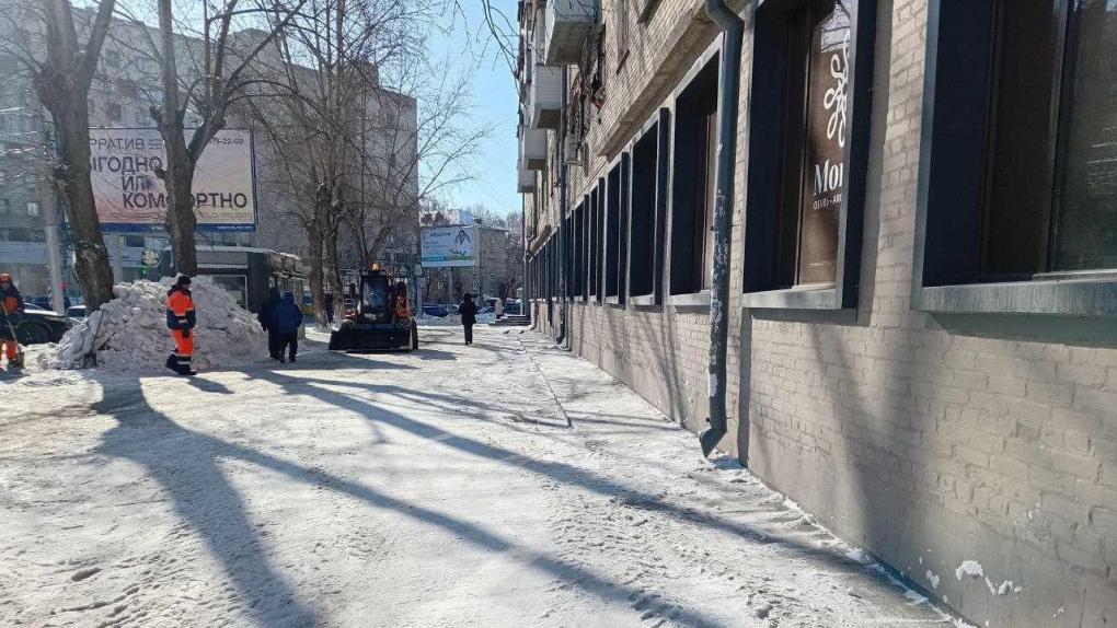15 тысяч кубов снега: как Новосибирск справляется с последствиями снегопада