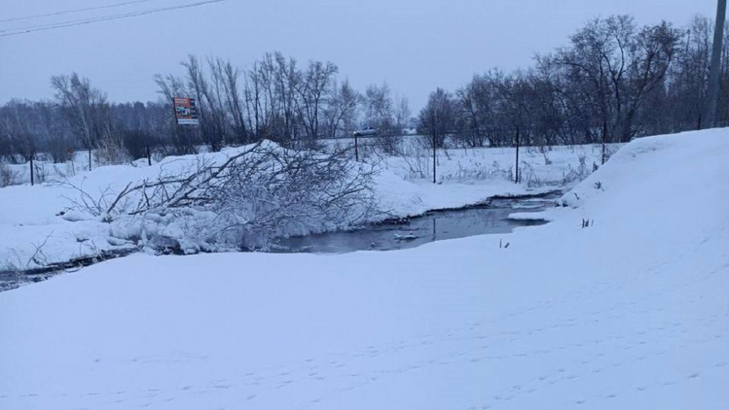 Прокуратура требует починить аварийную канализацию в Омском районе