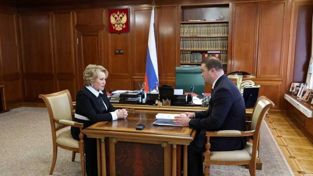 Хоценко и Валентина Матвиенко обсудили модернизацию детских лагерей в Омской области