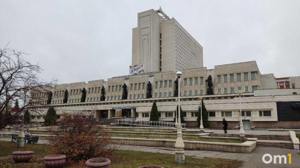 До конца осени 2028 года должны отремонтировать кровлю омской библиотеки Пушкина