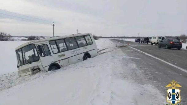 В Новосибирской области легковушка столкнулась с пассажирским автобусом